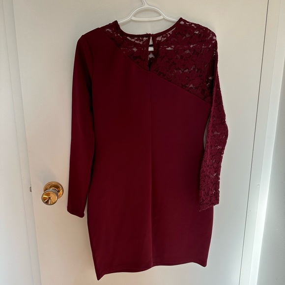 Burgundy mini dress with lace sleeve - Picture 2 of 3